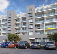 104 'The Shoal' 6-8 Bullecourt Street - linen included  under 200m to beach - Accommodation Search