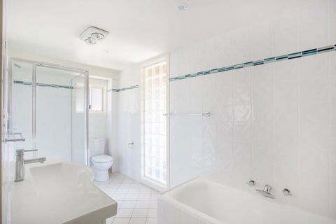 11 Riley St - Stylishly Modern - Accommodation Search 1