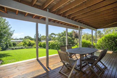 11 Riley St - Stylishly Modern - Accommodation Search 3