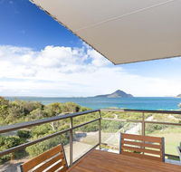 12 'Intrepid' 3 Intrepid Close - right on the beachfront - Accommodation Search