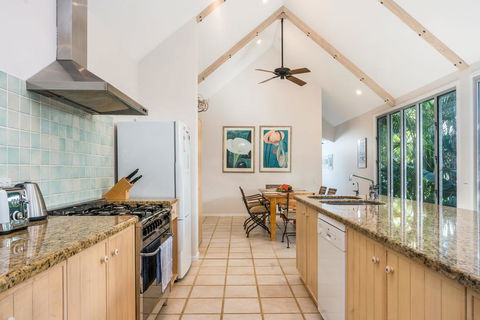 12 Childe Street, Byron Bay - Absolute Belongil Summerhouse - Accommodation Search 2