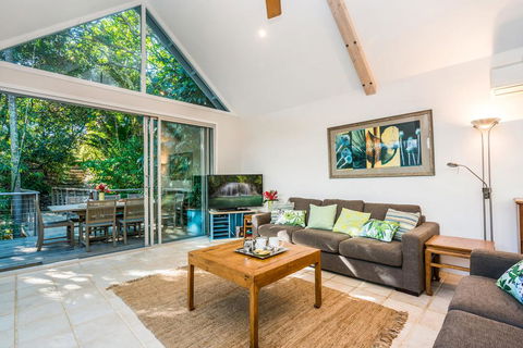 12 Childe Street, Byron Bay - Absolute Belongil Summerhouse - Accommodation Search 1