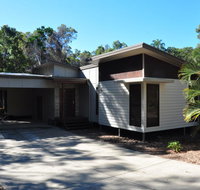 12 Satinwood Drive - Family home with swimming pool located in natural bushland and close to beach - Accommodation Search