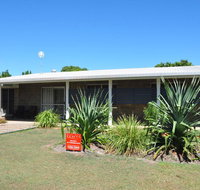 12 Zircon Street - Renovated beach shack with the perfect blend of comfort and coastal cool - Accommodation Search