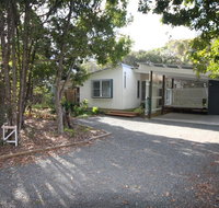 15 Belle Court - Modern architect designed open plan holiday home with outdoor shower - Accommodation Search