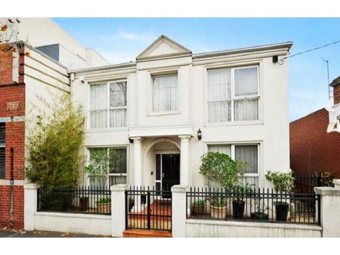 15 Charles Abbotsford Mansion - Accommodation Search 0