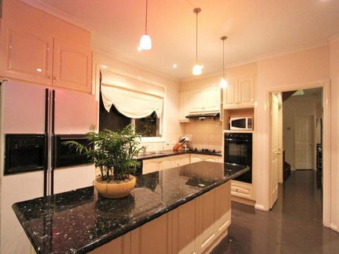 15 Charles Abbotsford Mansion - Accommodation Search 1