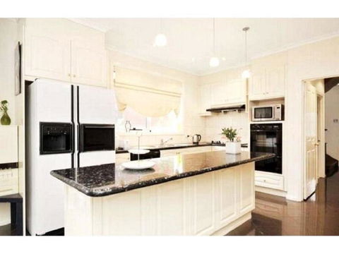 15 Charles Abbotsford Mansion - Accommodation Search 3