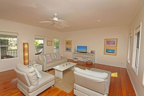16 Beachway Pde, Marcoola: Linen Incl, WiFi, Pet Friendly, A/Cond. 500 BOND - Accommodation Search 3