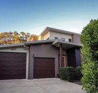 17 Naiad Court - Modern open plan family home with covered outdoor area and double lock-up garage - Accommodation Search