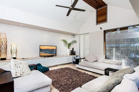 18A Childe Street, Belongil Beach - Belongil Beach Pavilion House - Accommodation Search 3