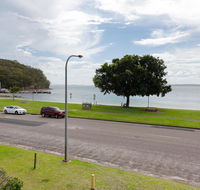 2 'Little Hut' 20 Kurrawa Close - Stunning water views of Little Beach - Accommodation Search