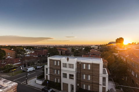 2 Bdrm Art Deco Apt, Stroll To Bondi Junction - Accommodation Search 0
