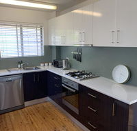 2 Bed Bar Beach Apartment - stroll to beach  cafes supermarket apartment 6 - Accommodation Search
