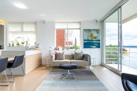2 Bedroom Apartment With Bay View - Accommodation Search 0