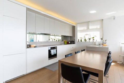 2 Bedroom Apartment With Bay View - Accommodation Search 1