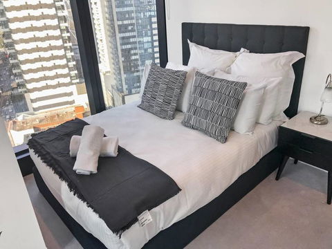 2 Bedroom Luxury On Southbank Boulevard - Accommodation Search 3