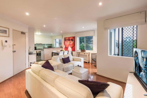 2 Bedroom With Parking & AC Close To Beach & City - Accommodation Search 0