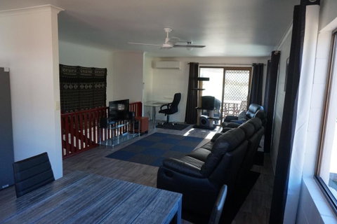 2-29 Rumbalara Avenue - Rainbow Beach, Bring Your Dog Or Your Cat Or Bring Both, Free Wi-Fi - Accommodation Search 0