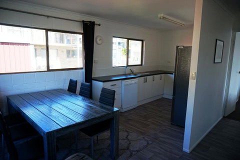 2-29 Rumbalara Avenue - Rainbow Beach, Bring Your Dog Or Your Cat Or Bring Both, Free Wi-Fi - Accommodation Search 2