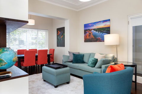 2-Bed Balmain Retreat With Outdoor Patio - Accommodation Search 0