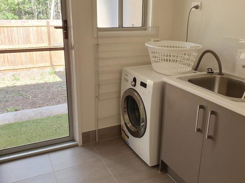 26 Satinwood Drive- Low Set Modern, Sleeps 8 - Accommodation Search 1