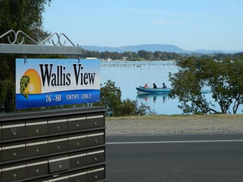 26 Wallis View - Opposite The Lake - 3 Bedroom Apartment - Sleeps 8 - Accommodation Search 0