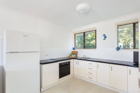 26 Wallis View - Opposite The Lake - 3 Bedroom Apartment - Sleeps 8 - Accommodation Search 3