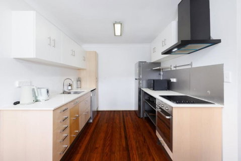 Best Value 4Beds Home Near Shops, Cafes And Forest - Accommodation Search 4