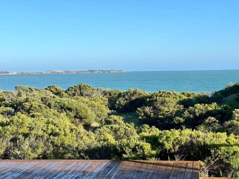 C4 Miles Beach Shack - Accommodation Search 1