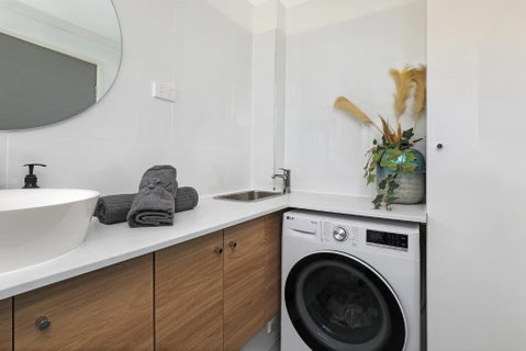 CANAL7-ON THE MOOLOOLABA CANAL! - Accommodation Search 4