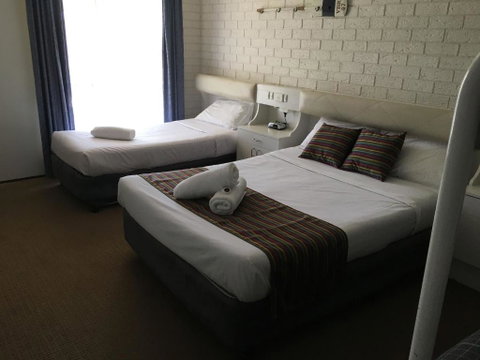 CAPRICORN MOTOR Inn - Accommodation Search 4