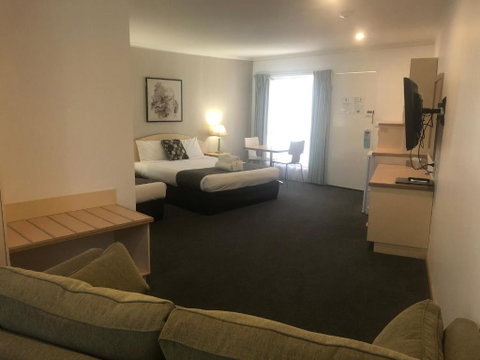 CAPRICORN MOTOR Inn - Accommodation Search 2