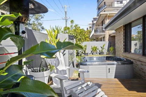 CARAVAN, BOAT & PET Friendly - RIGHT ON THE BORDER - Accommodation Search 1
