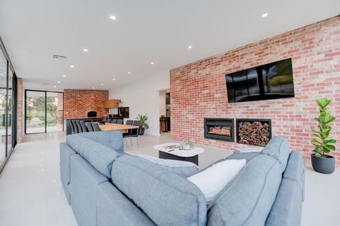 CASALE ESTATE - Accommodation Search 1