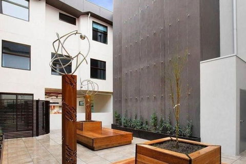 Caulfield Elegance: Chic Abode - Accommodation Search 3