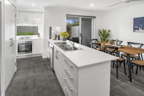 Comfortable 3-Bed Retreat Close Parks - Accommodation Search 1