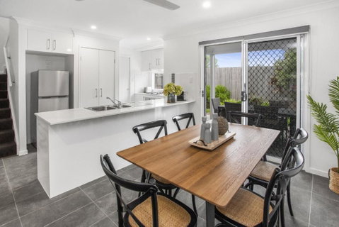 Comfortable 3-Bed Retreat Close Parks - Accommodation Search 3