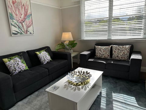 Daisy Cottage On Duke 2BR - Accommodation Search 4