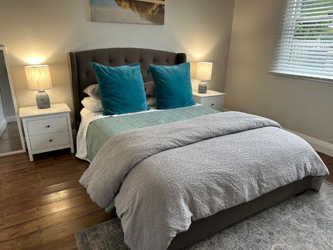Daisy Cottage On Duke 2BR - Accommodation Search 0