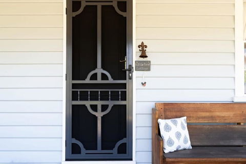 Cute As A Button Cottage In Charming Evandale - Accommodation Search 1