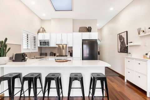 Cute As A Button - Picket Fence 3 Bed Stylish Home - Accommodation Search 1