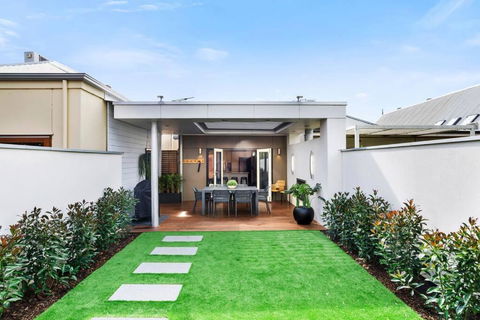 Cute As A Button - Picket Fence 3 Bed Stylish Home - Accommodation Search 2