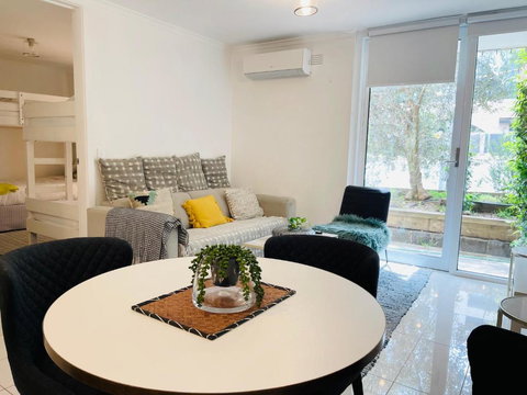 D101 Charming Apartment- Free Parking - Accommodation Search 0