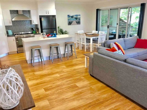 DELUXE Escape! Central, NEW & Spacious 3 Bed - Accommodation Search 0