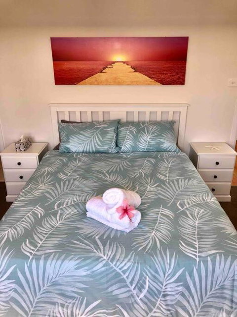 DELUXE Escape! Central, NEW & Spacious 3 Bed - Accommodation Search 1
