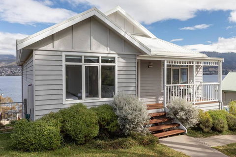 Derwent River Cottage - Tranquil Waterfront Living - Accommodation Search 0