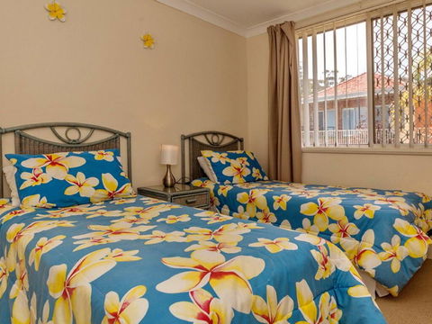 3 'Sunset' 11 Victoria Parade - Stunning Unit Right Across From The Water - Accommodation Search 2