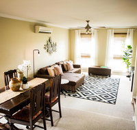 3 Bdrm House With Parking  Outdoor Entertaining - Accommodation Search