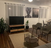 3 Bedroom Apartment - Accommodation Search